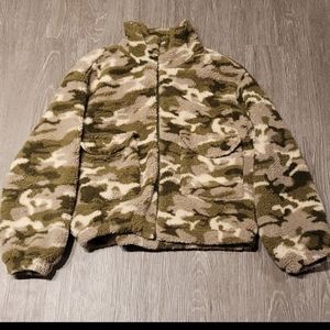 Altar'd State Camo Sherpa Jacquet. Size S